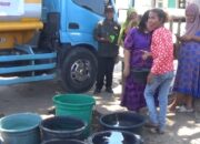 Warga Tanjung Kramat Seberangi Laut Demi Air Bersih