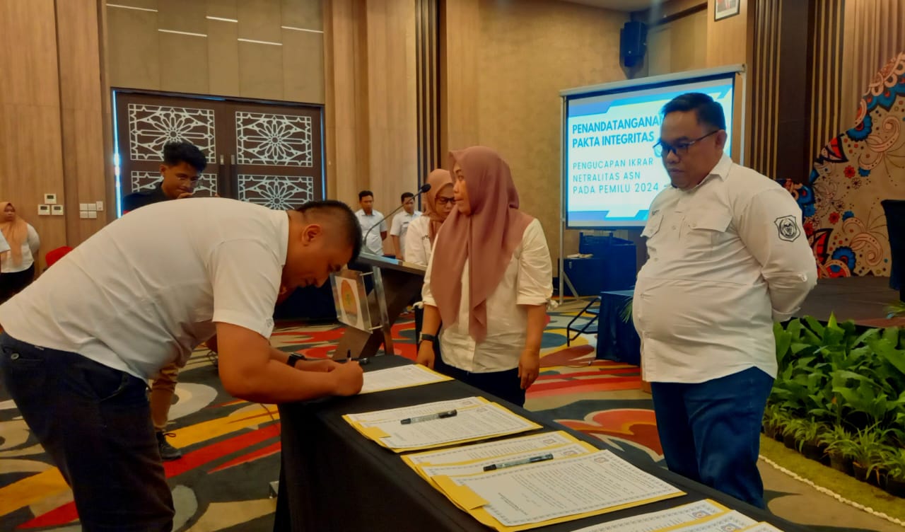 ikrar dan penandatanganan fakta integritas ASN DLHK