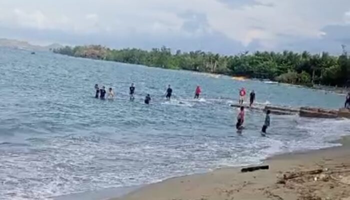 Seorang Anak Hilang Terseret Ombak di Pantai Monano
