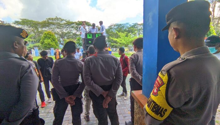 Massa Demo Desak Direktur PDAM Bone Bolango Dicopot 