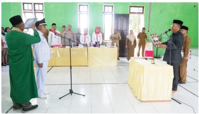 Bupati Thariq Lantik Penjabat Kades Pulohenti