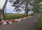 Lagi! Tumpukan Sampah Berserakan di Pinggiran Jalan Komplek Kejaksaan