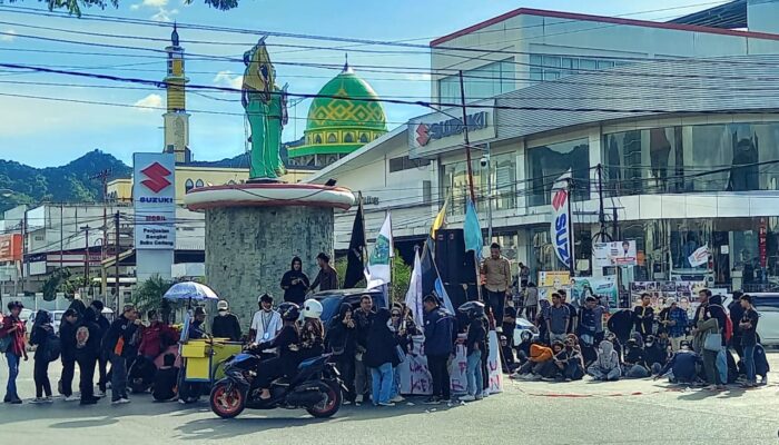 Massa Tuntut Pecat Oknum Polisi Aniaya 2 Mahasiswa di Gorontalo