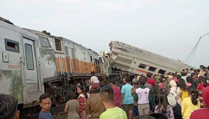 Dua Kereta Terlibat Kecelakaan di Bandung, 4 Orang Tewas
