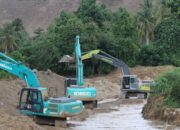 Alat Berat Dikerahkan untuk Normalisasi Sungai di Patilanggio