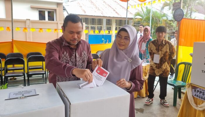 Penjagub Gorontalo dan Istri Hanya Mencoblos Capres-Cawapres