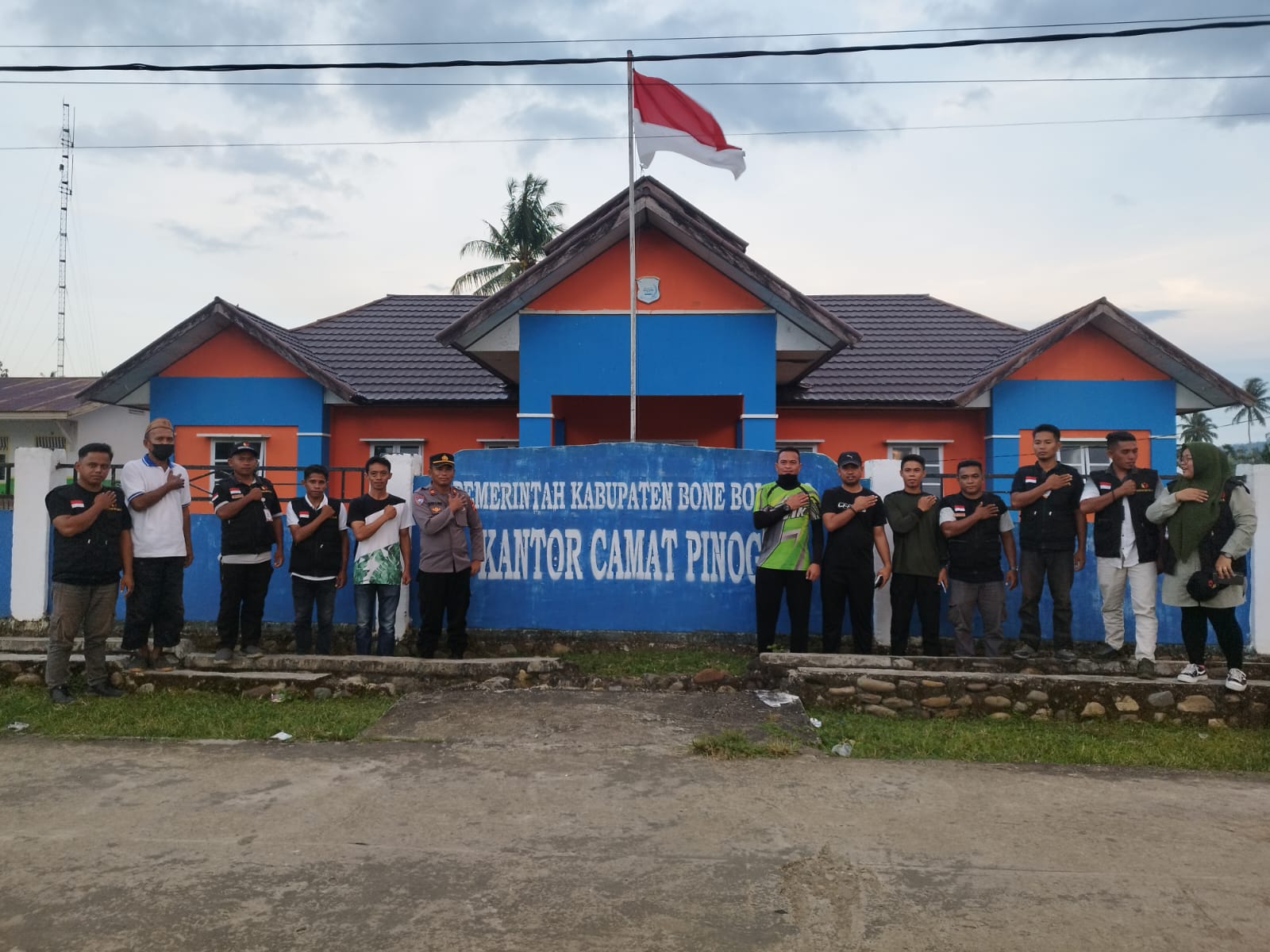 Kapolres Bone Bolango, AKBP Muhammad Alli Bersama Tim Saat Melakukan Pengecekan Lokasi TPS Di Kecamatan Pinogu