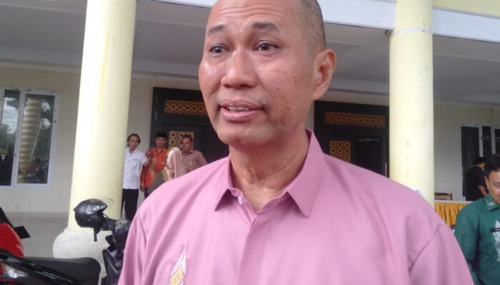 Viral Petugas Puskesmas Tandu Pasien karena Jalan ditutup, Dinkes: Kami Sudah Ada Solusi