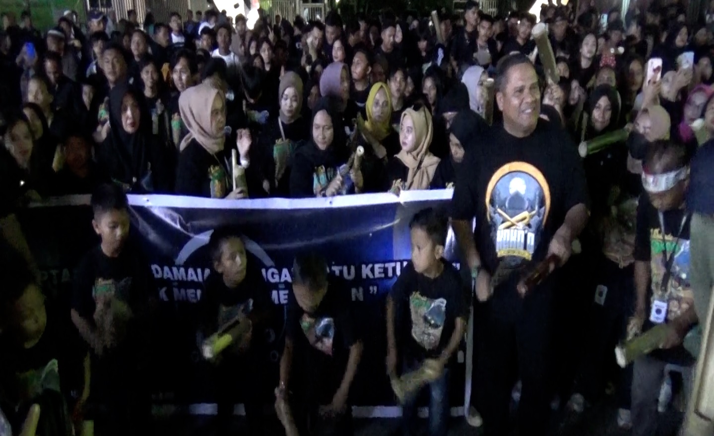 Rektor UNG Eduart Wolok ikut Tradisi Koko'o bangunkan sahur