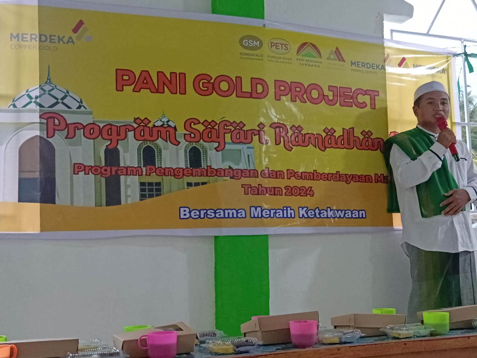 Safari Ramadhan oleh Pani Gold Project di wilayah lingkar tambang.foto: PGP