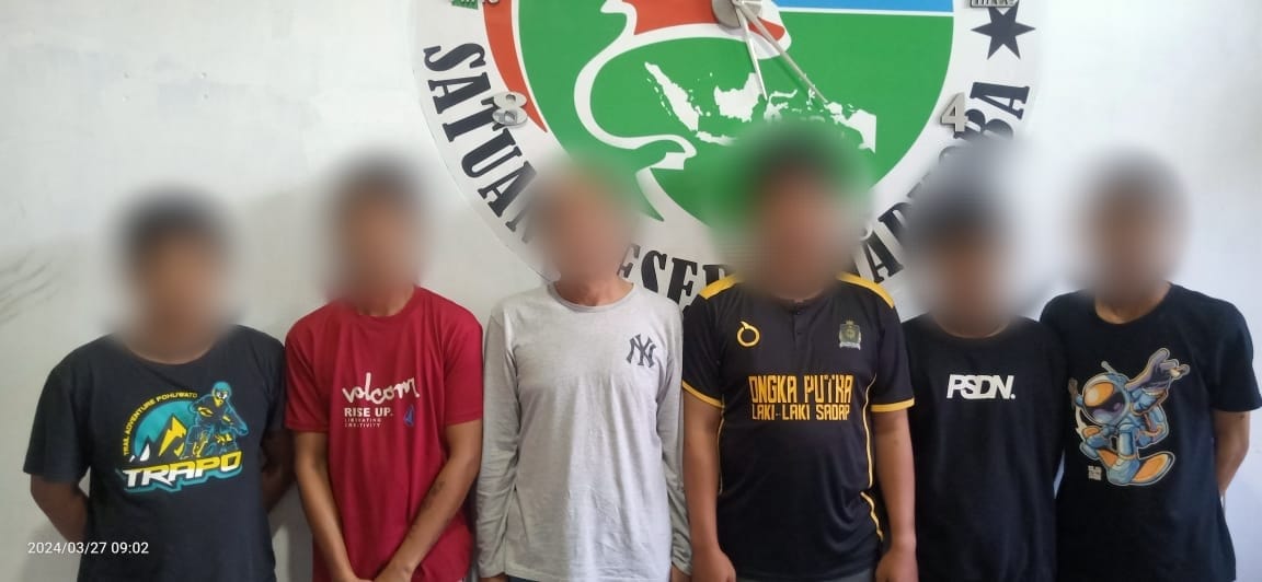 Enam orang terduga pelaku penyalahgunaan Narkotika yang ditangkap Satuan Resnarkoba Polres Pohuwato.foto: Kasat Narkoba