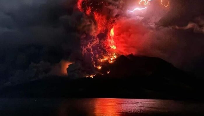 Gunung Ruang Kabupaten Sitaro Sulut Meletus, Listrik dan Sinyal Komunikasi Terputus