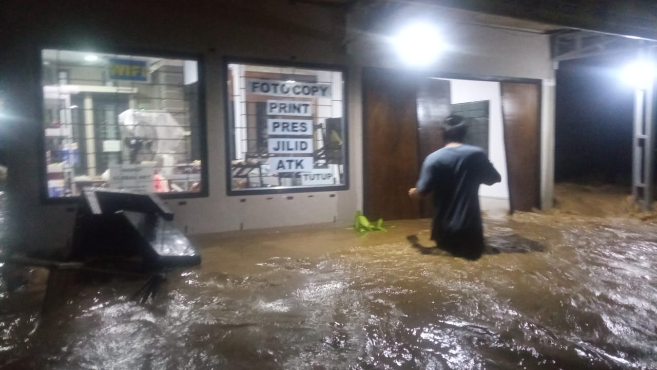 Rumah Diterjang Banjir