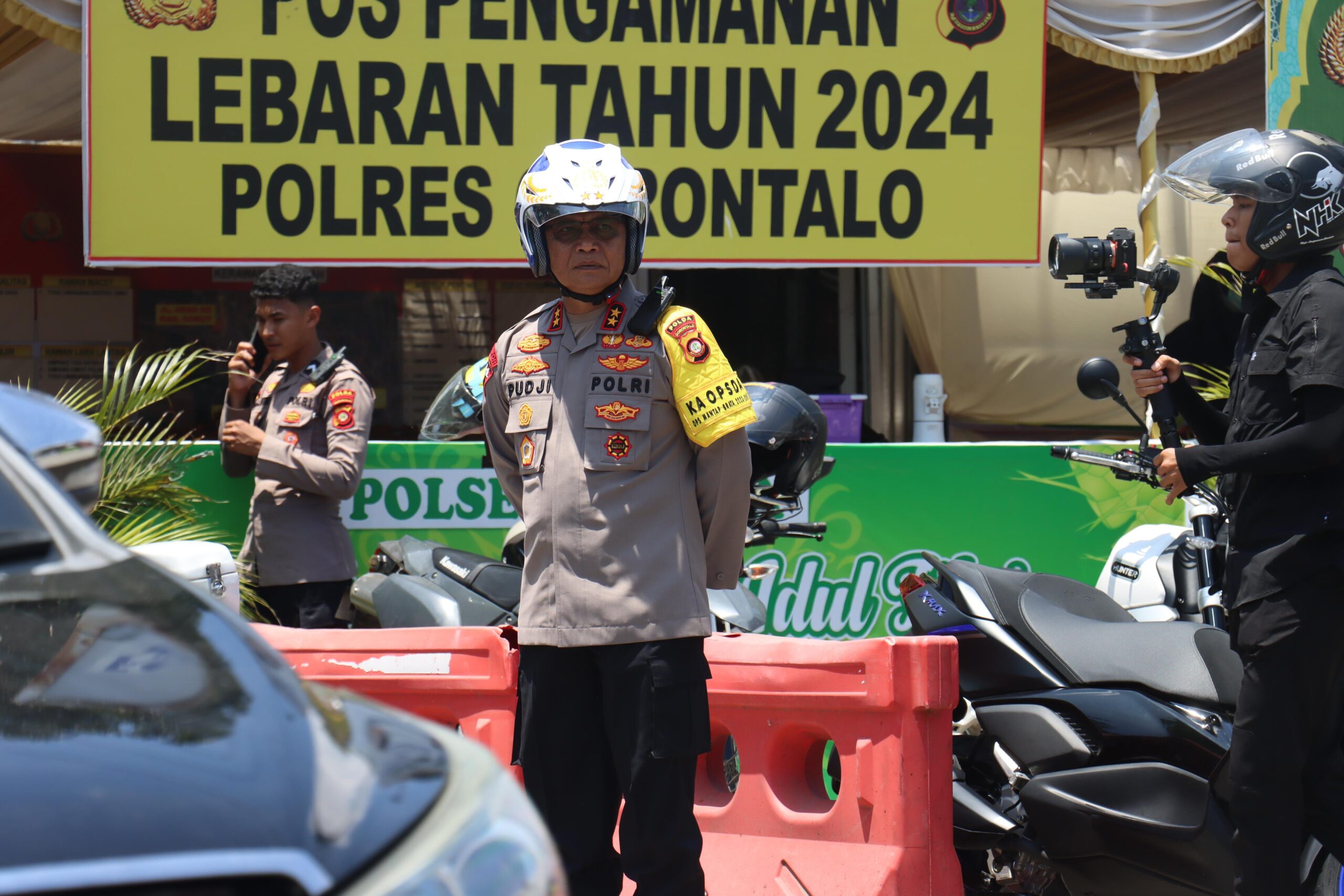 Kapolda Irjen Pol Pudji Prasetijanto Hadi MH beserta pejabat utama Polda Gorontalo turun langsung untuk melakukan pengecekan pengamanan arus lalulintas di wilayahnya Rabu 17/04/2024.