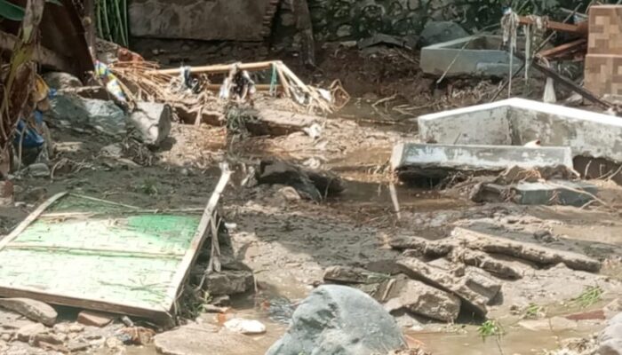 Banjir Bandang Terjang Pekuburan di Limboto, Tulang Manusia Berserakan