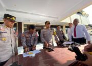 Kapolresta Gorontalo Kota Periksa Senjata Api Personel