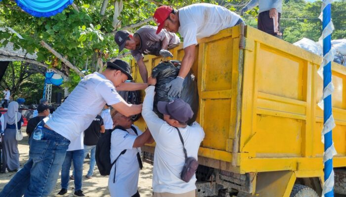Peringati Hari Lingkungan Hidup, PLN NP UP Gorontalo Gelar Coastal Clean UP bersama Stakeholder dan Masyarakat