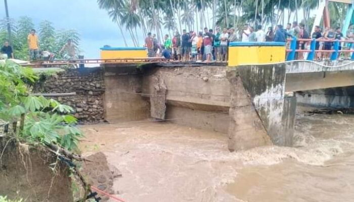 Pengendara Motor Hilang usai Tercebur di Jalan Putus Desa Monano