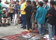 Demo Mahasiswa Ricuh, Pintu Pagar Rudis Gubernur Gorontalo Roboh