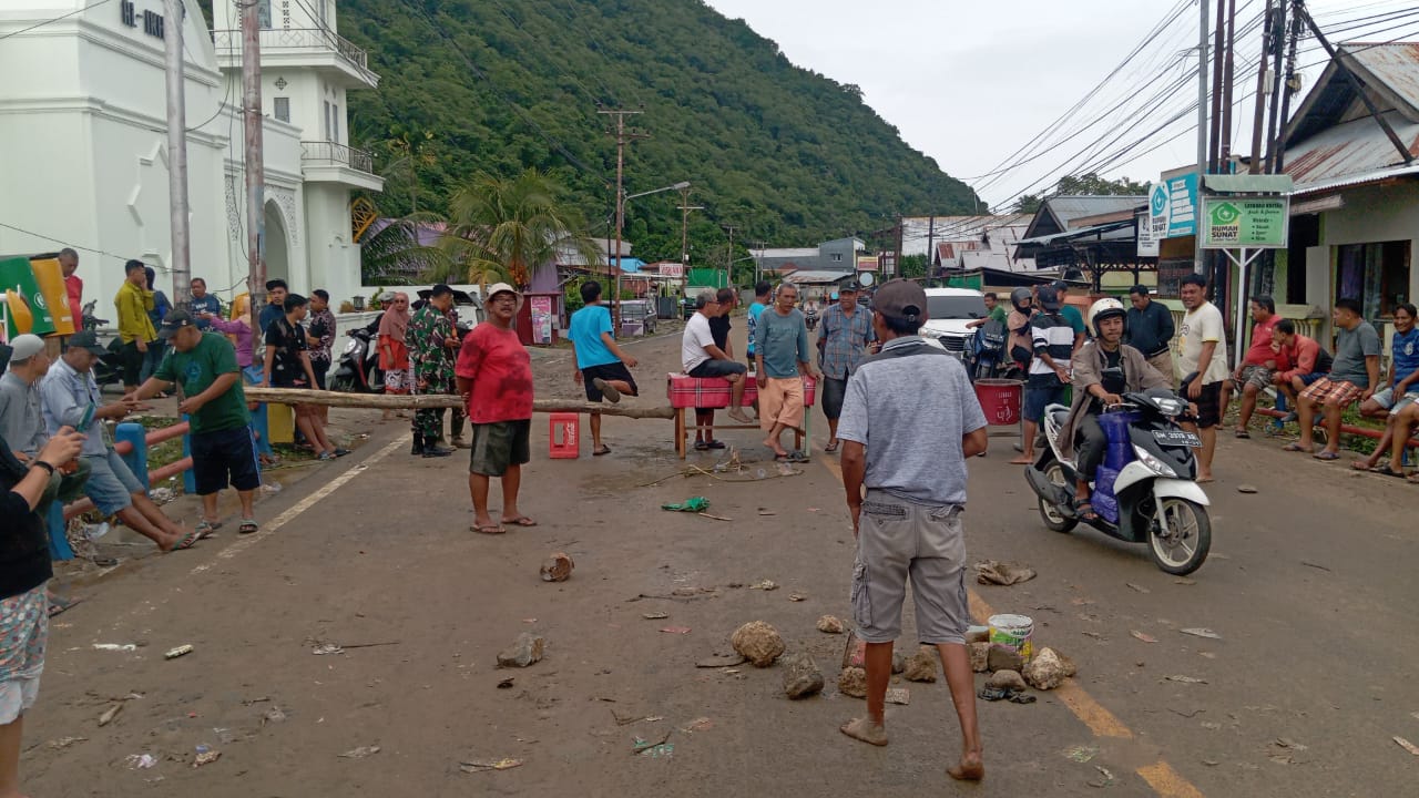 Warga Talumolo Mengamuk