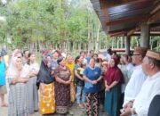 Pasangan IRIS Salurkan Sembako ke Korban Banjir dan Longsor di Bone Bolango