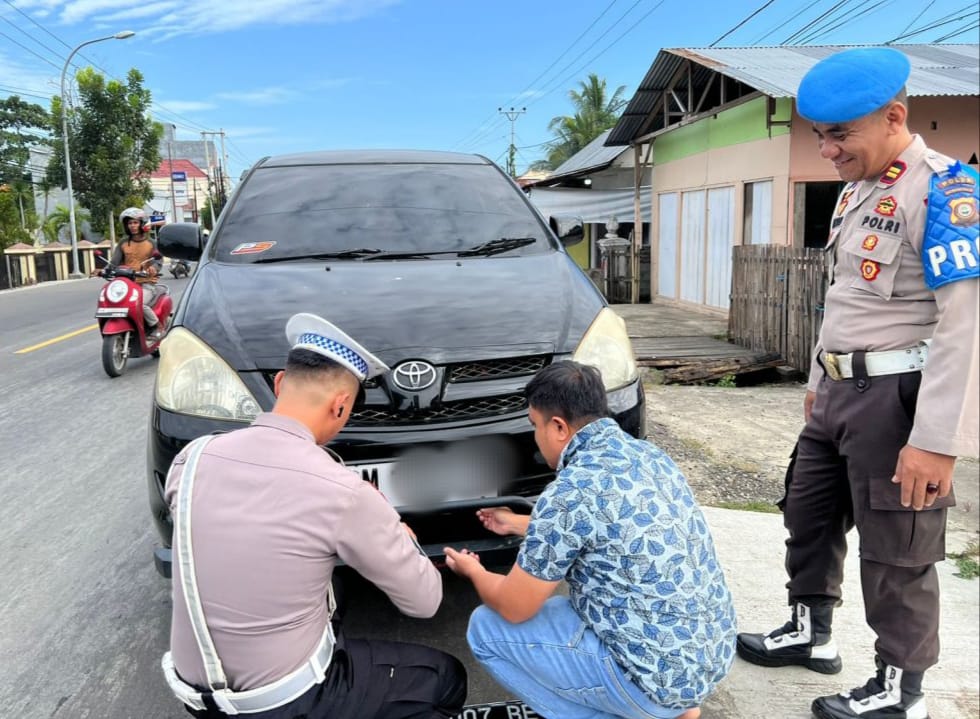 Pelat Nomor Modifikasi