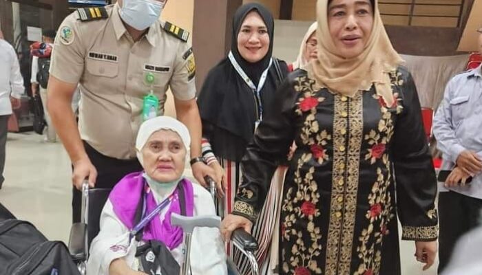 Wabup Suharsi Sambut Kepulangan Jemaah Haji Asal Pohuwato