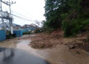 Tanah Longsor Tutup Akses Jalan Kota Gorontalo-Kabupaten Gorontalo