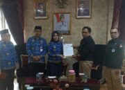 KPU Gorontalo Utara Serahkan Dokumen Penetapan Caleg Terpih ke Penjabup