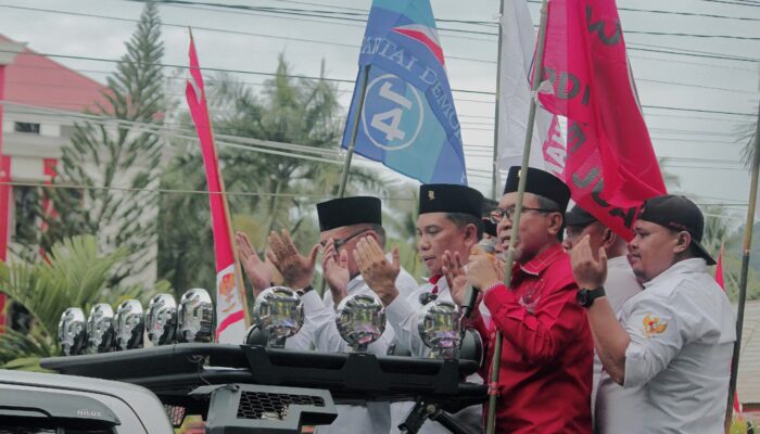 Paslon Dedy-Riko dan Pendukung Doa Bersama untuk Almarhum Iwan Bokings 