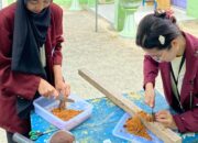 Mahasiswa KKN UNG di Marisa Selatan Kembangkan Pupuk Nabati dari Bahan Alam