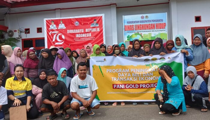 Pani Gold Project Bagikan Voucher Belanja Kepada Petugas Kebersihan dan Siswa di Marisa