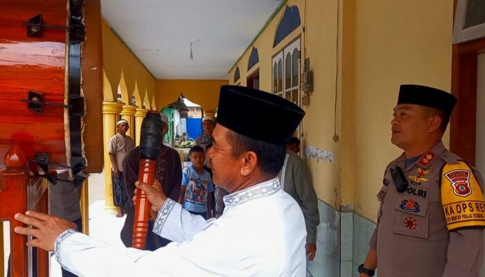 Peduli Tempat Ibadah, Polres Bone Bolango Sumbang Beduk di Masjid Hidayatullah
