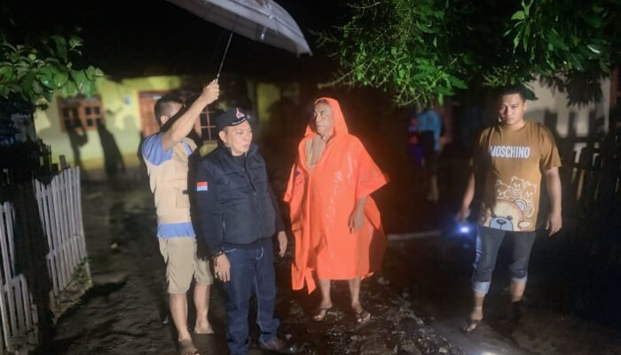 Cawabup Risman Tolingguhu Bantu Korban Banjir di Kabila Bone
