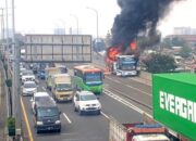 Bus Pariwisata yang Ditumpangi 58 Anak TK Terbakar di Ruas Tol Jatinegara