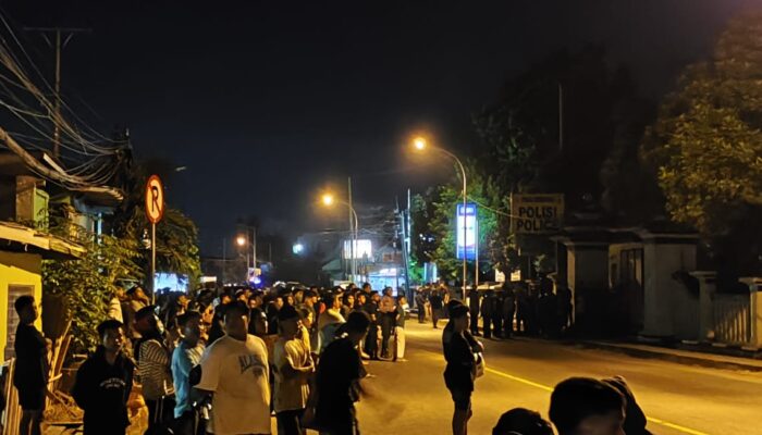 Markas Polda Gorontalo Terbakar Jadi Tontonan Warga, Dilarang Ambil Gambar