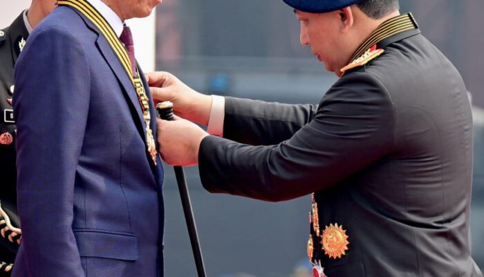 Presiden Jokowi Dianugerahi Medali Kehormatan Loka Praja Samrakshana Polri