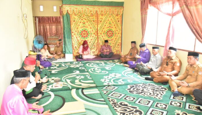Pjs Bupati Gorontalo, Syukri Botutihe Disambut dengan Adat Mopotilolo