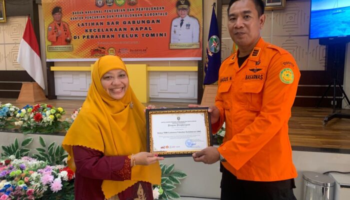 Bantu Korban Longsor, Fakultas Kedokteran UNG Terima Penghargaan dari Basarnas RI