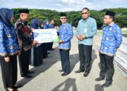 Sekda Iskandar Serahkan 4 SK Pensiun dan Santunan Duka kepada Ahli Waris