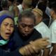 izak-tangis-keluarga-korban-kecelakaan-pesawat-sam-air-gorontalo-dulohupa.id