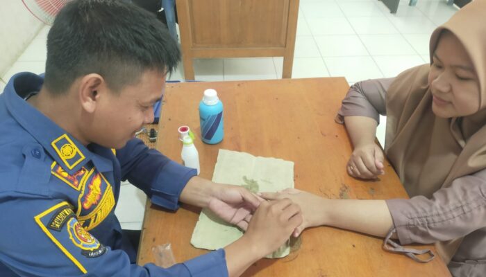 Cincin Tak Bisa Lepas, Guru SMP di Limboto Minta Bantuan Damkar