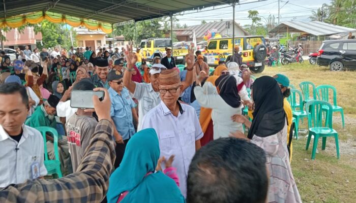 Ratusan Warga Poowo Barat Sambut Positif Program Sapi Paslon IRIS