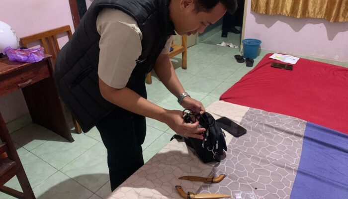 Polda Gorontalo Amankan Pasangan Suami Istri Bawa Sajam Badik