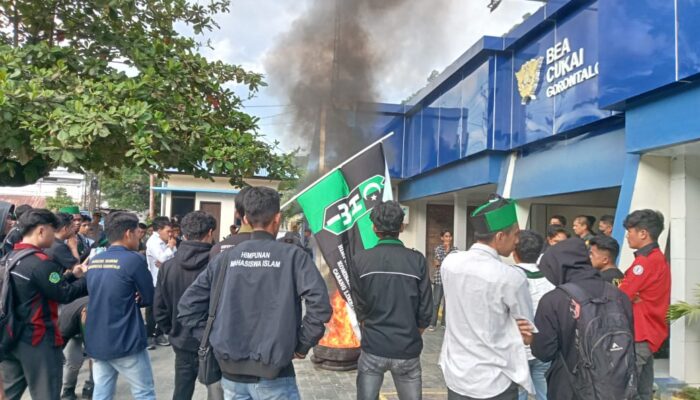 HMI Demo Bea Cukai yang Tak Maksimal Tangani Peredaran Rokok Ilegal di Gorontalo