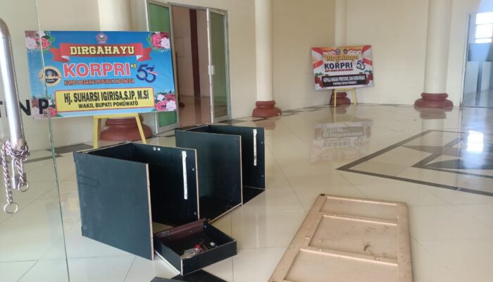 Fasilitas Kantor Bupati Pohuwato Sementara Dirusak Massa Barakuda