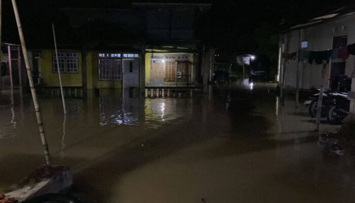 Banjir mulai Rendam Permukiman Desa Tabumela, Warga Trauma