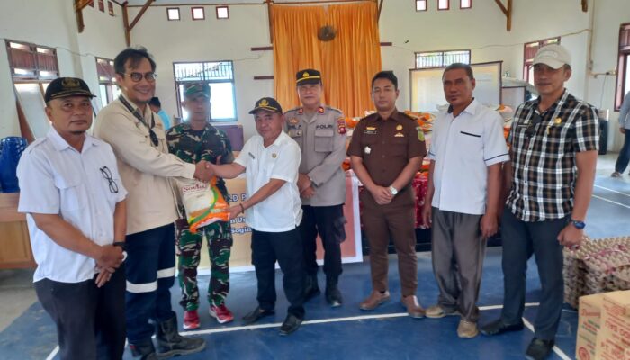 Pani Gold Project Serahkan Bantuan Bahan Pokok di Kecamatan Paguat