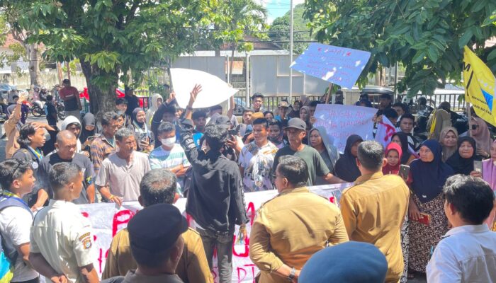 Isu Hutan Desa Digarap Perusahaan Tambang, Massa Demo di Kantor DLHK Gorontalo