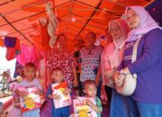 Dinkes Beri Susu bagi Ibu Hamil dan Balita Terdampak Banjir di Talaga Jaya